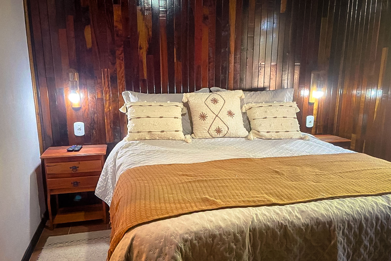 Quarto Queen - VELINN Pousada Canto da Cascata